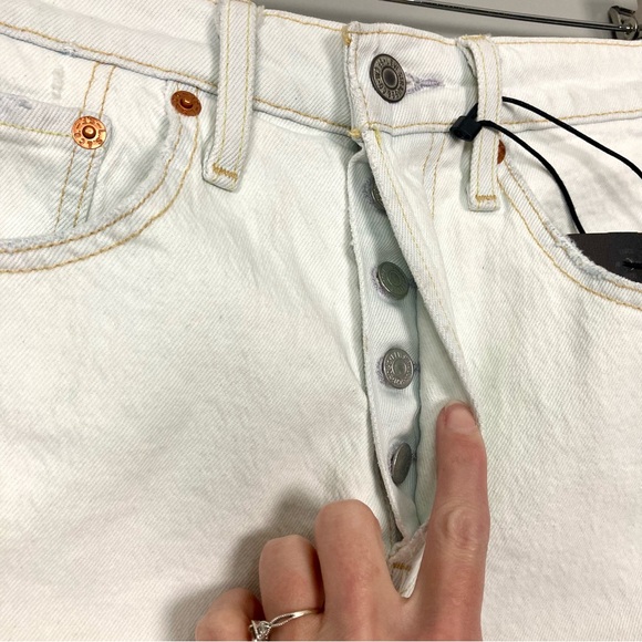 Levi’s Premium 501 Jean Shorts Women’s Size 26 High Rise Button Fly Distressed - Picture 2 of 8